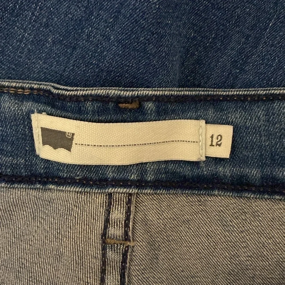 Levi's Cropped Jeans - Picture 8 of 10